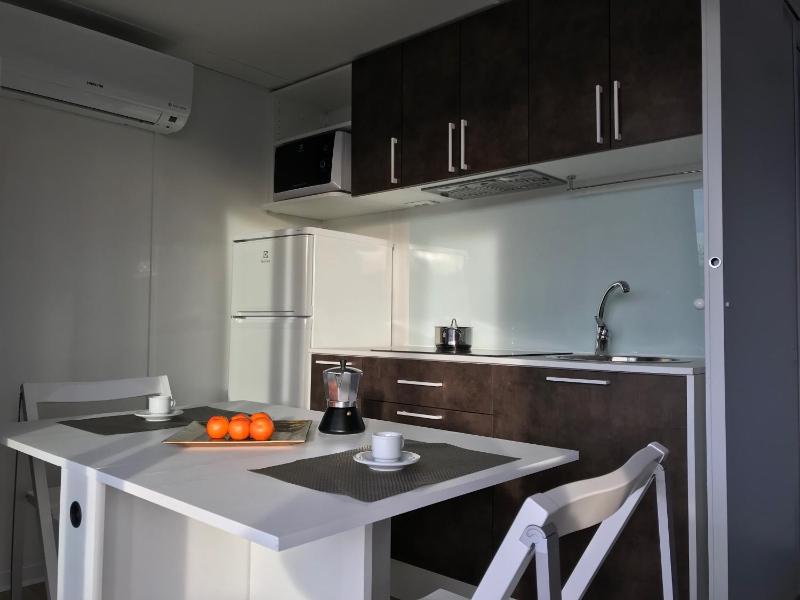 Mobile Home (2 Adults) image 4