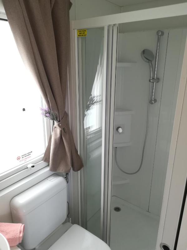 Mobile Home (6 Adults) image 3