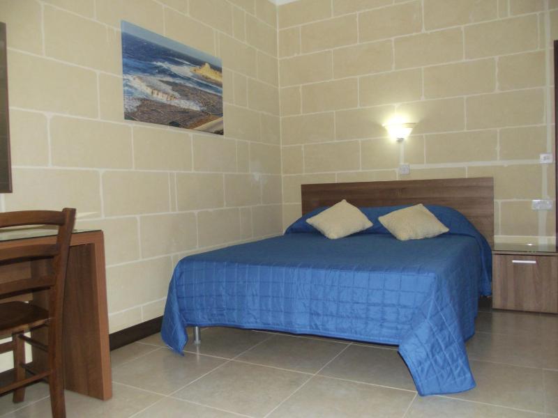 Double Room with Balcony and Sea View image 4