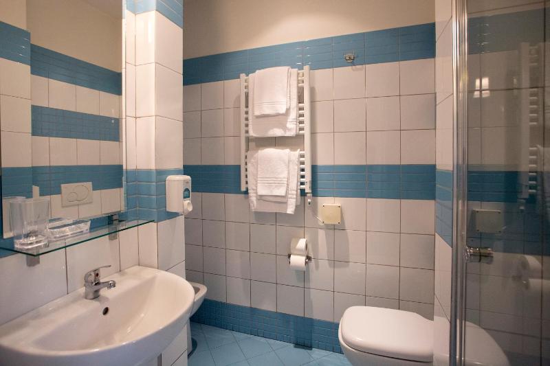 Double Room image 4