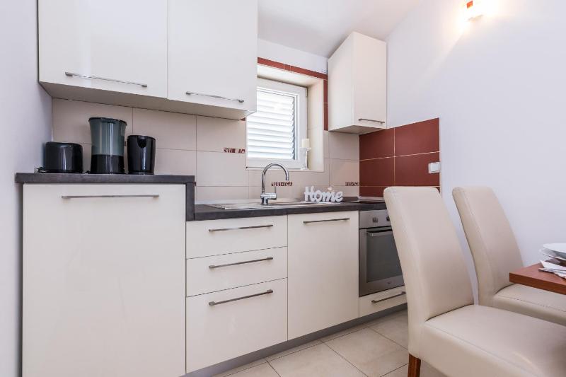 Standard One-Bedroom Apartment image 3