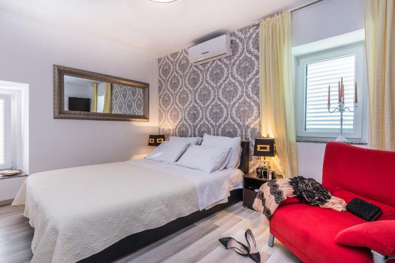 Digital Nomads Package - Standard Studio with Free Airport Shuttle & Office Equipment image 2