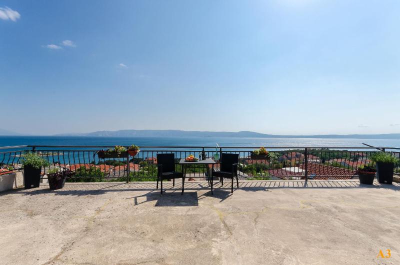 One-Bedroom Apartment with Terrace image 3