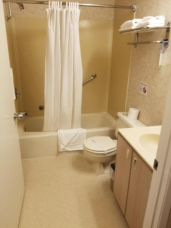 Double Room with Balcony image 2