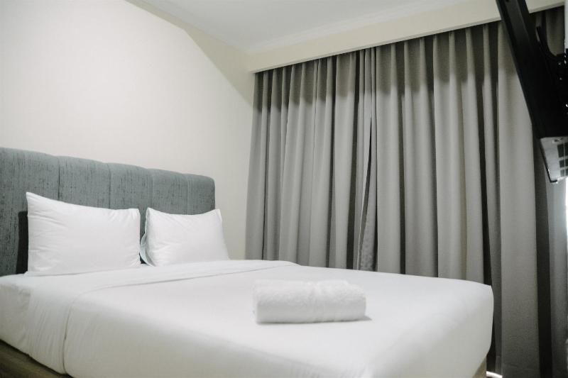 2BR Deluxe and Modern Menteng Park Apartment By Travelio - image 1