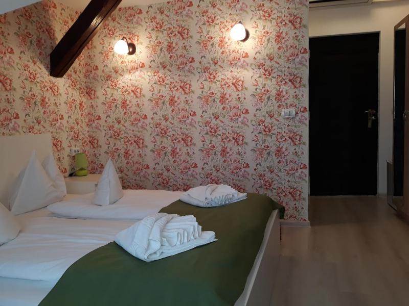 Double Room image 4