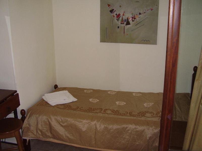 Studio Apartment with Sea View image 4