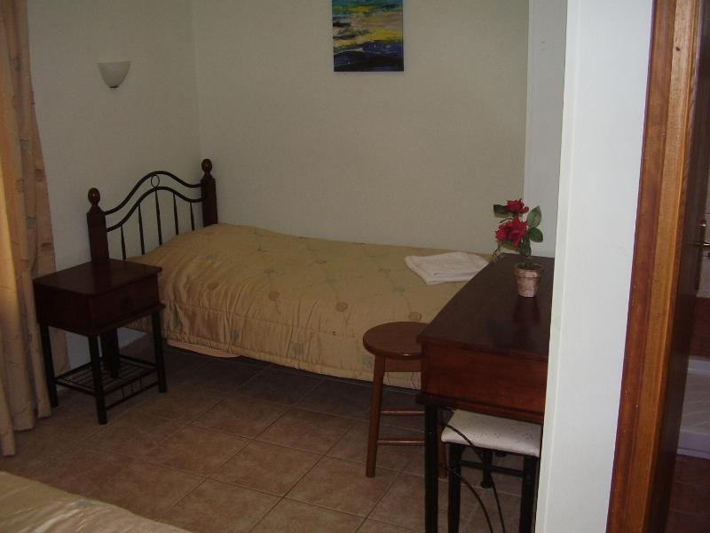 Studio Apartment with Sea View image 3