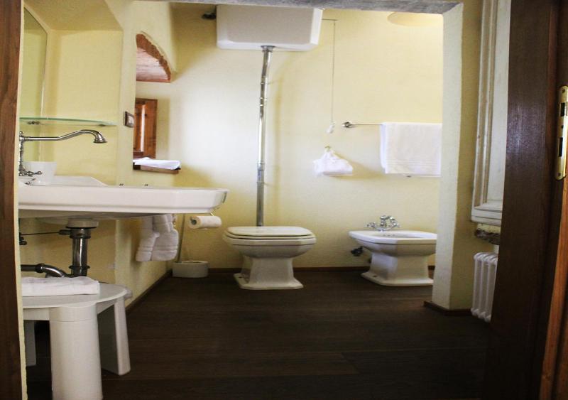 Single Room image 3