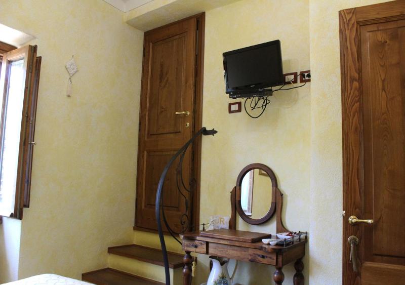 Single Room image 4
