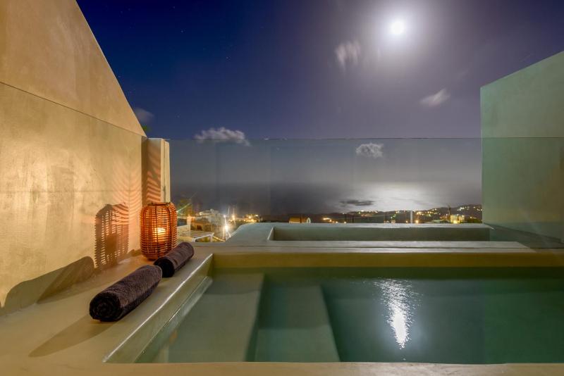 Suite with Sea View image 2