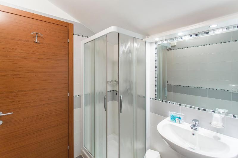 Budget Double Room image 2