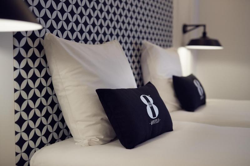 Deluxe Double or Twin Room image 2
