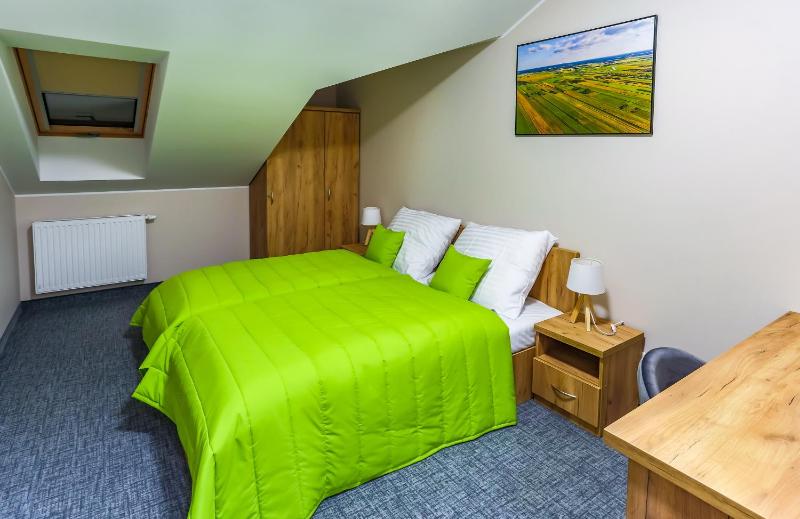 Standard King Room image 4