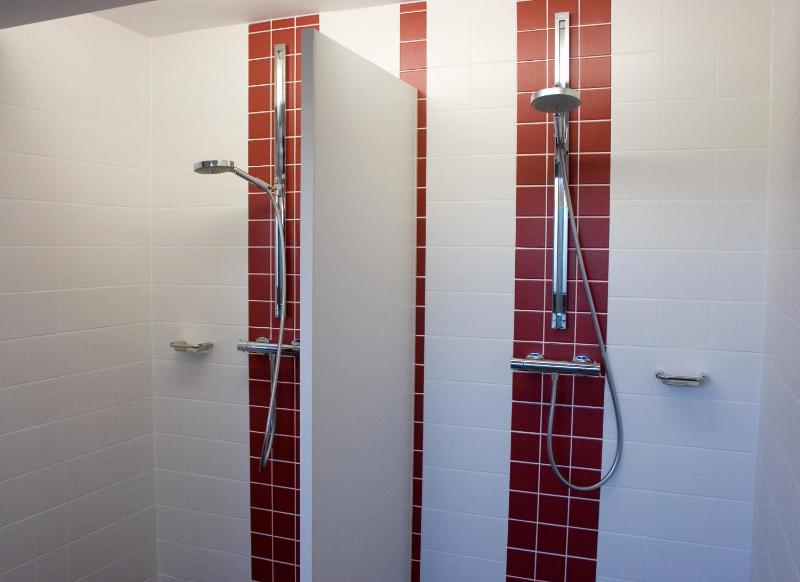 Triple Room with Shared Bathroom image 2