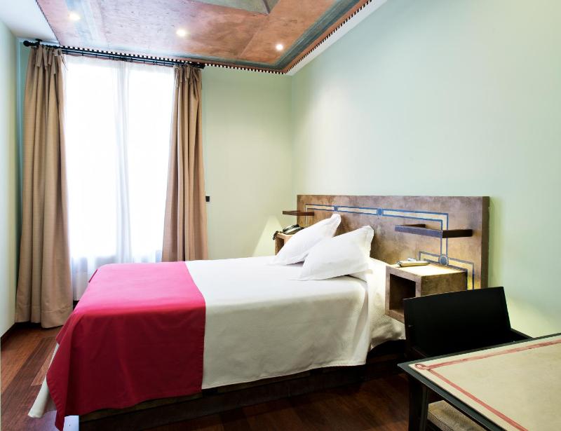 Double Room image 1