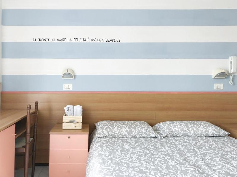 Standard Triple Room image 4