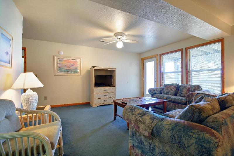 One-Bedroom Apartment image 4