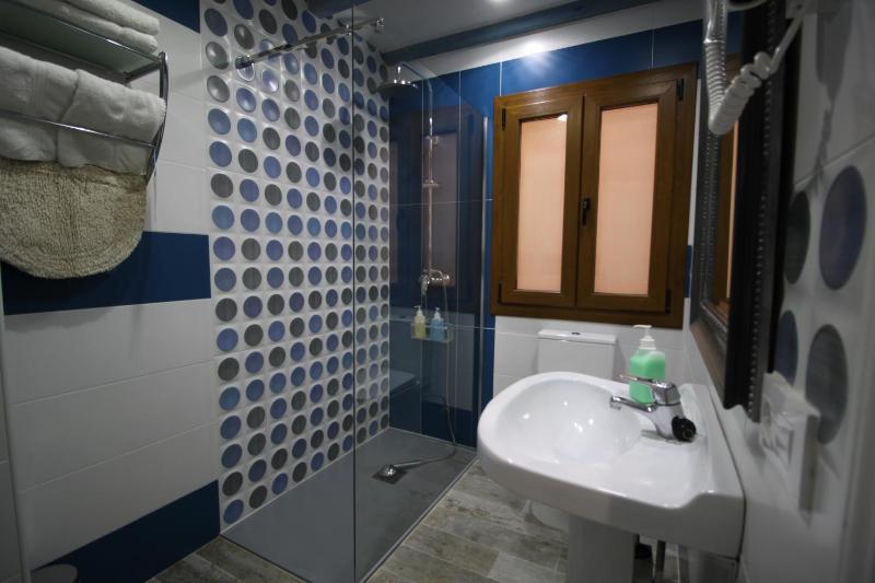 Double Room with Private Bathroom image 4