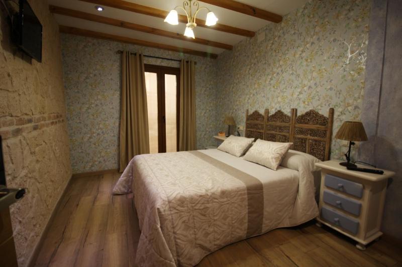 Double Room with Private Bathroom image 3