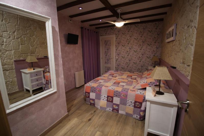 Twin Room with Private Bathroom image 2