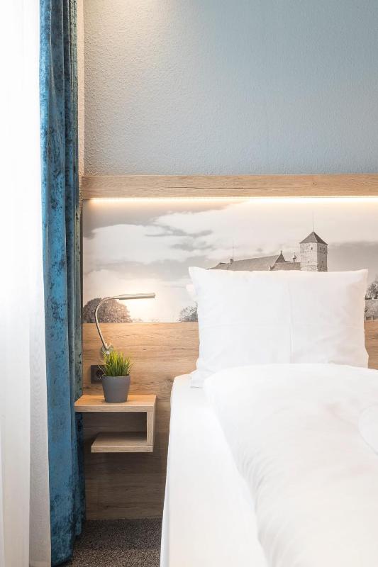 Classic Double Room image 4