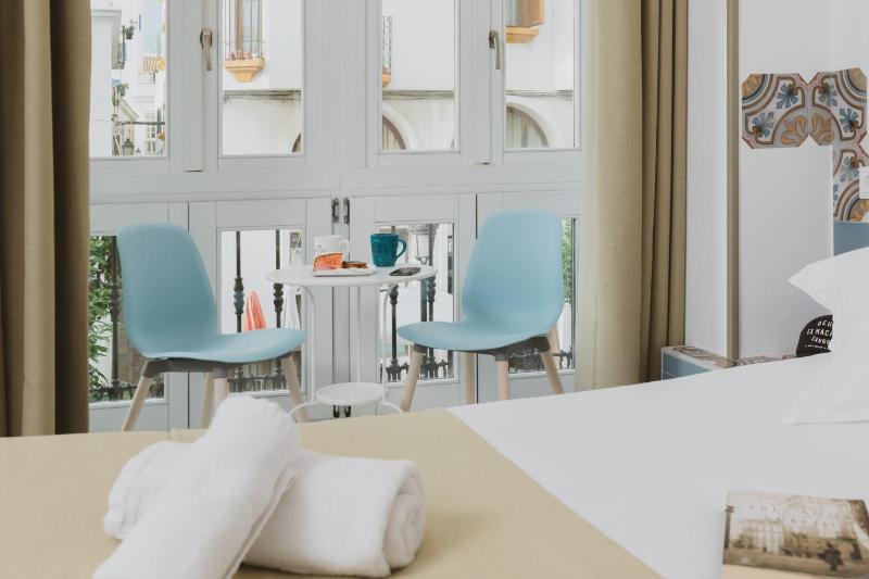 Double Room with Balcony image 2