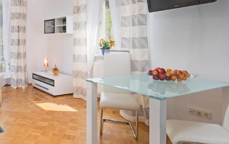 One-Bedroom Apartment image 1