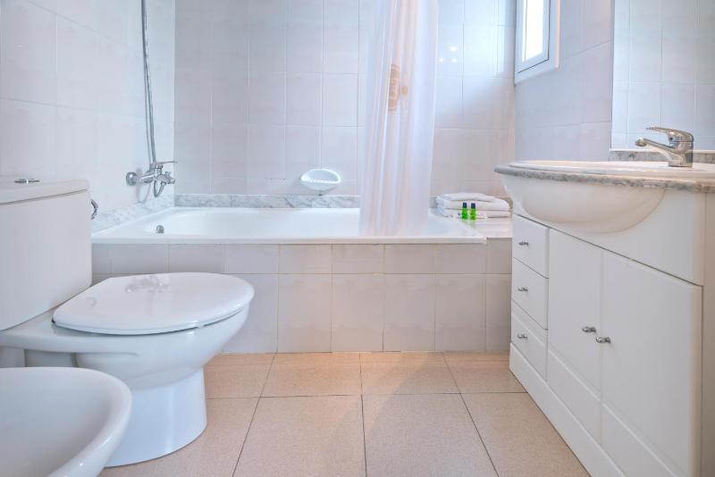 Single Room image 4