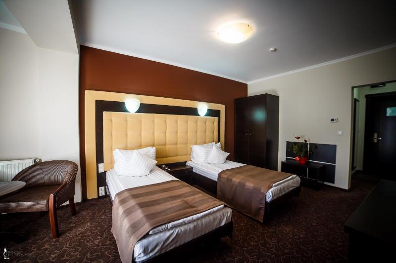 Twin Room image 3