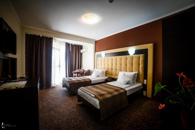 Twin Room image 2
