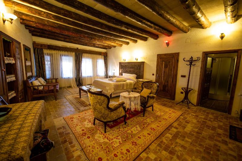 Deluxe Triple Room image 4