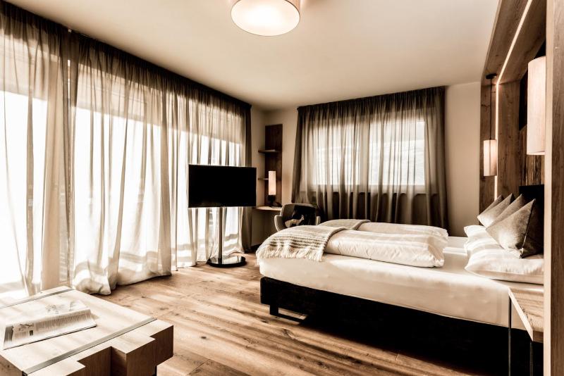 Deluxe Triple Room image 2