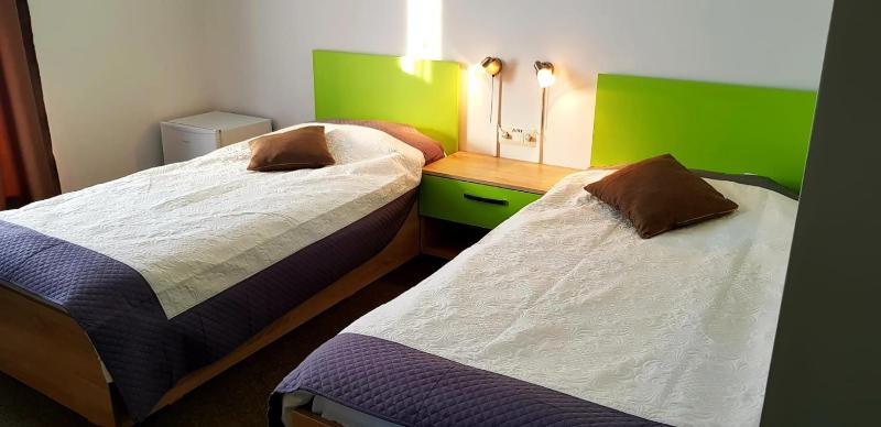 Twin Room image 2