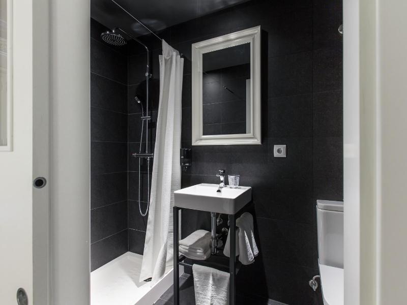 Superior Double or Twin Room with Balcony image 3