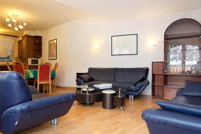 Three-Bedroom Apartment with Matterhorn View image 3