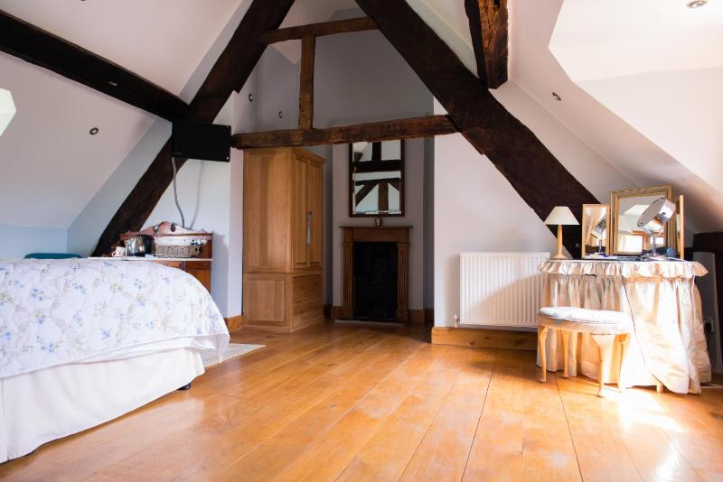 Superior King Room image 4