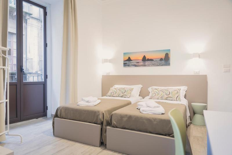 Fladi House Catania - image 37