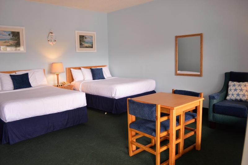 Double Room with Pool View image 4