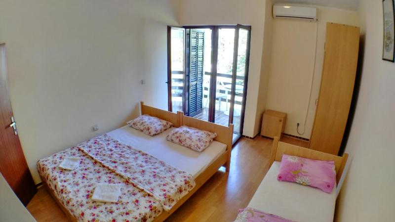 Triple Room with Garden View image 3