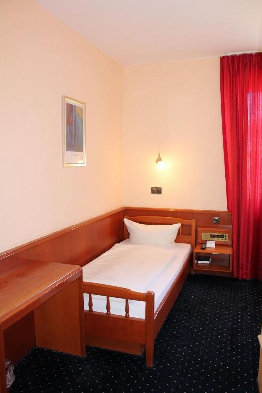 Single Room image 1