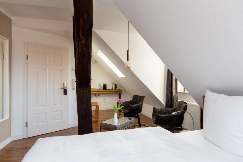 Standard Double Room image 4