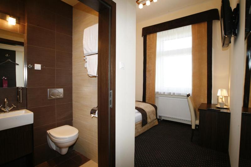 Standard Single Room image 3