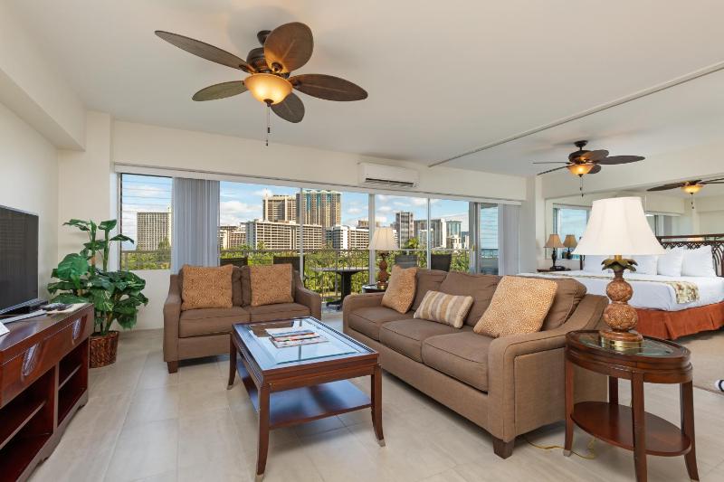1-Bedroom Deluxe Ocean View Suite image 2