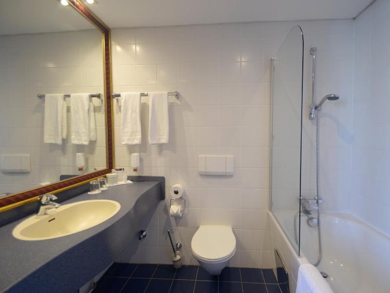 Standard Double Room image 4