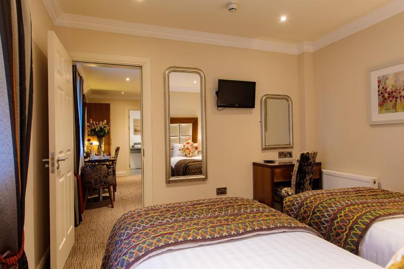 Quadruple Room image 3