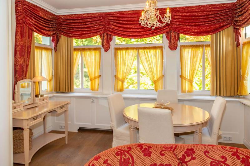 One-Bedroom Apartment image 3