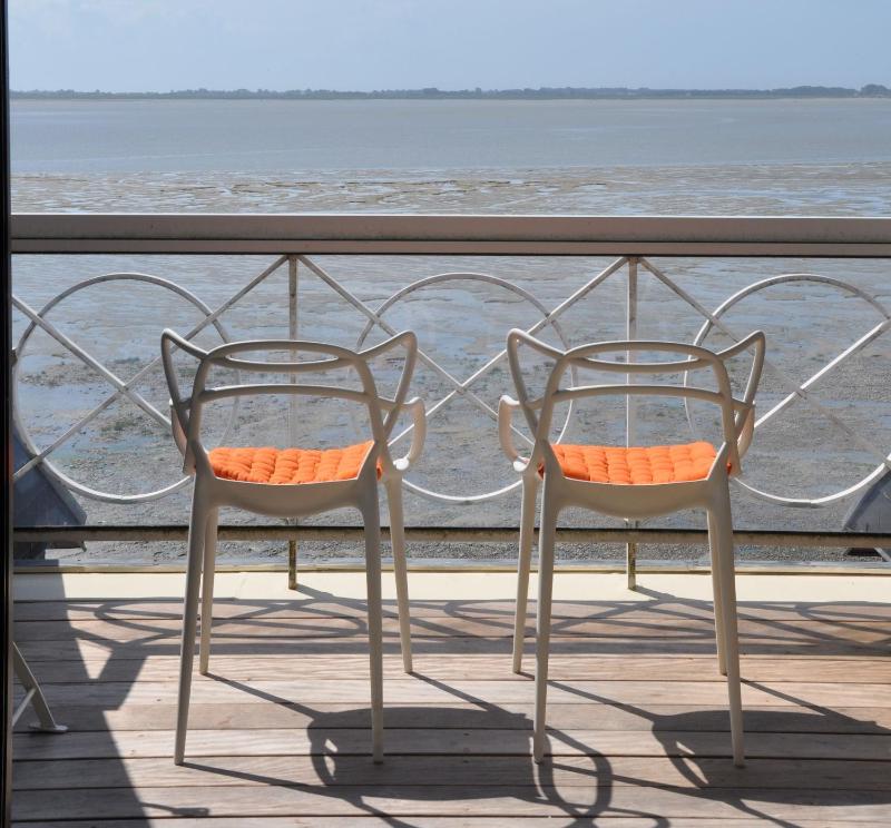 Apartment with Sea View (3 Adults) image 2