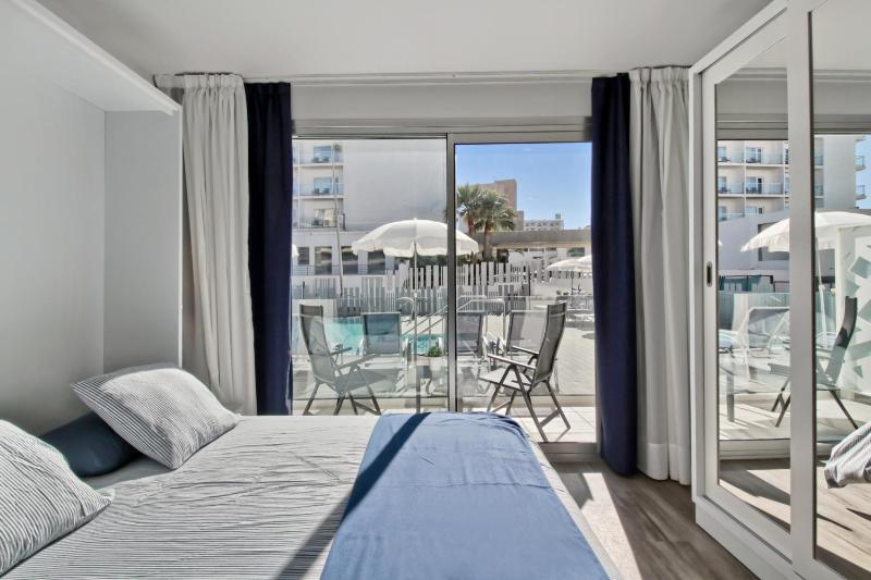 Carihuela Suites - image 4