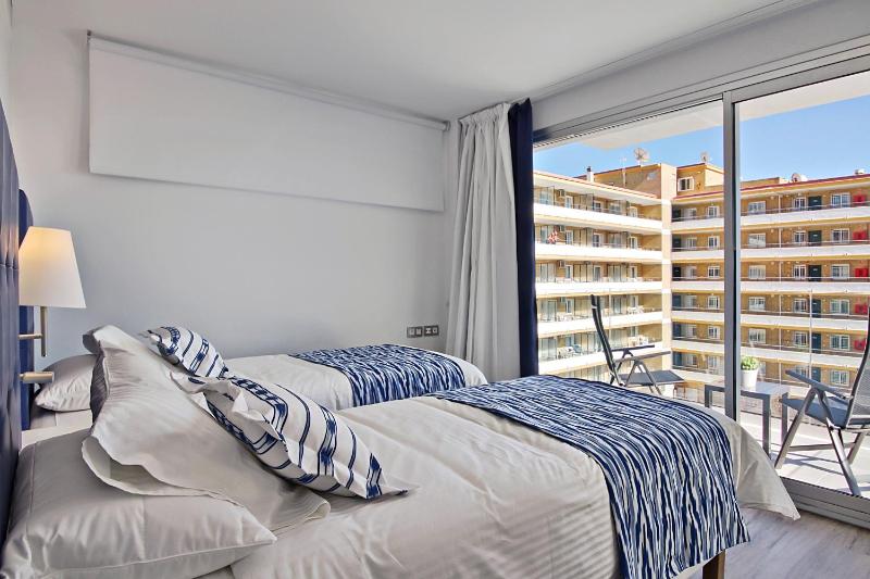 Carihuela Suites - image 44